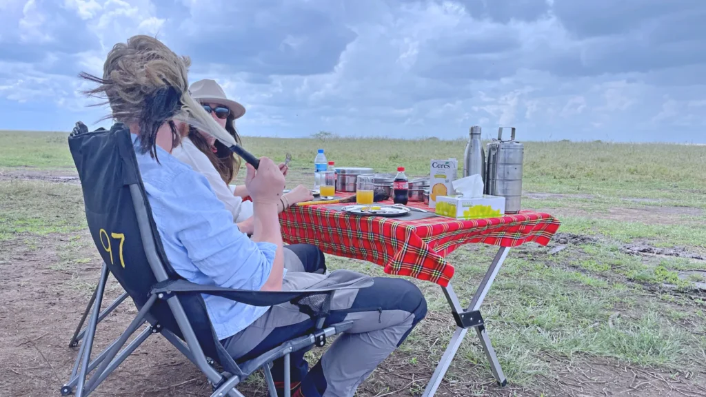 Bush lunch in Serengeti luxury safari